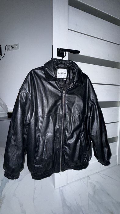Шкіряна куртка Bershka