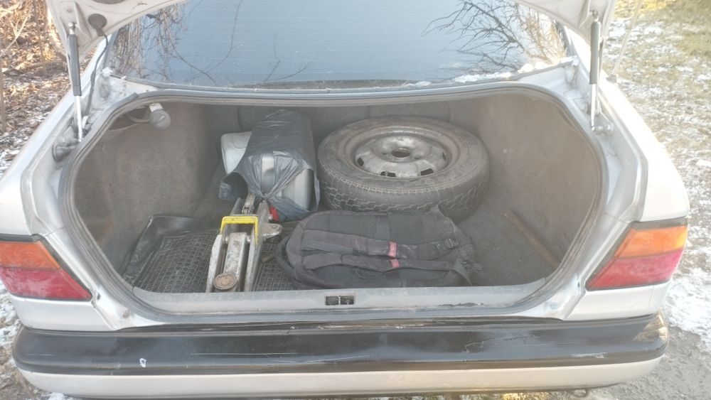 автомобіль Nissan 1.6