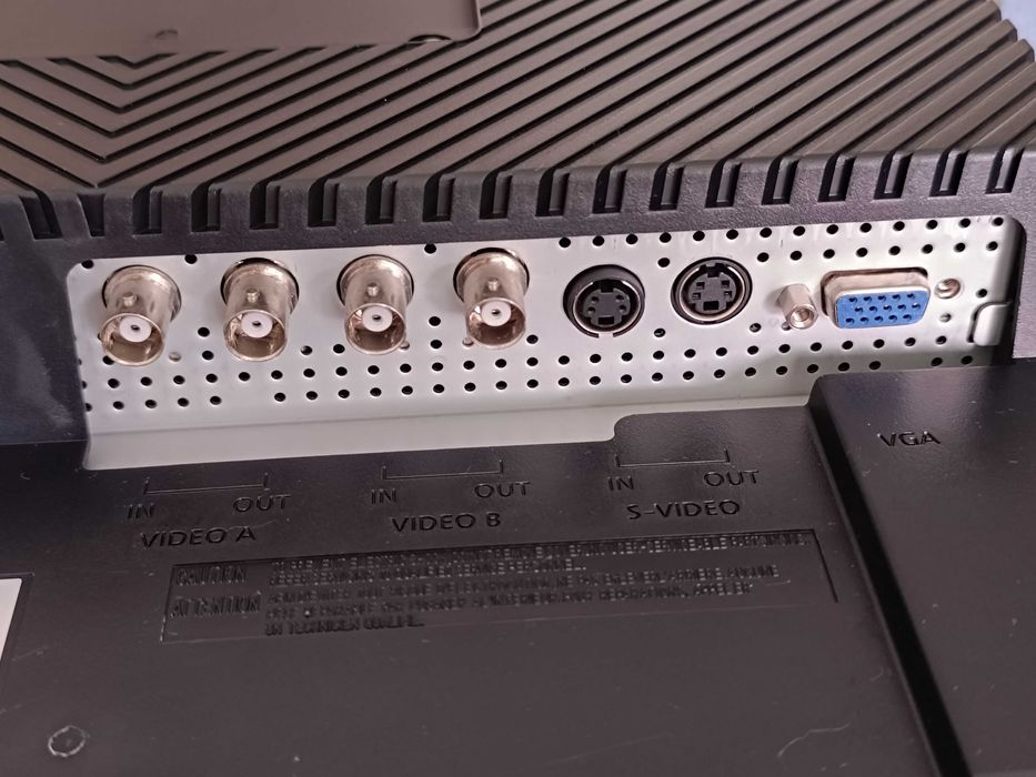 Box câmaras vigilância e monitor