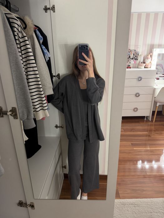 Сірий костюм трійка на осінь або зиму розмір XS