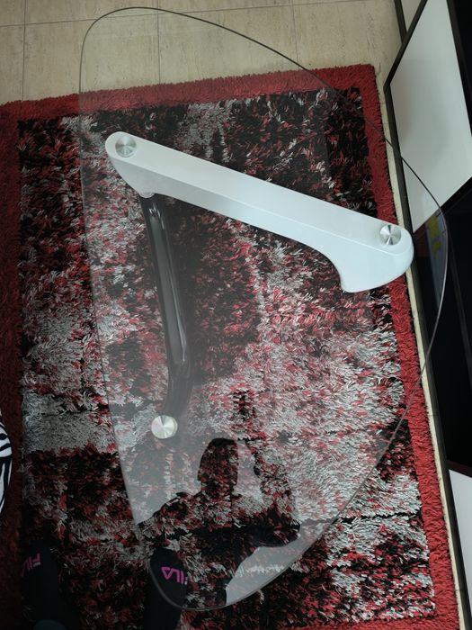 Mesa de apoio de sala.