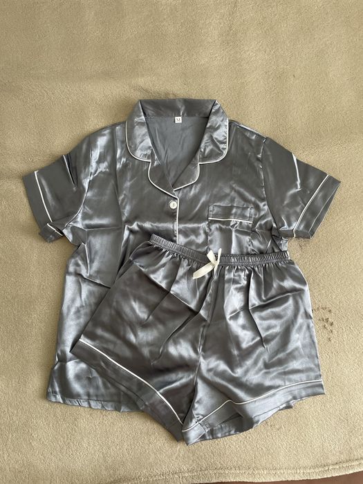Піжама жіноча шовкова М сіро-блакитна шорти футболка