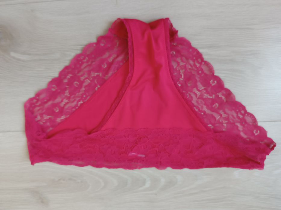 Figi damskie 38 M czerwone koronkowe gładkie satynowe majtki