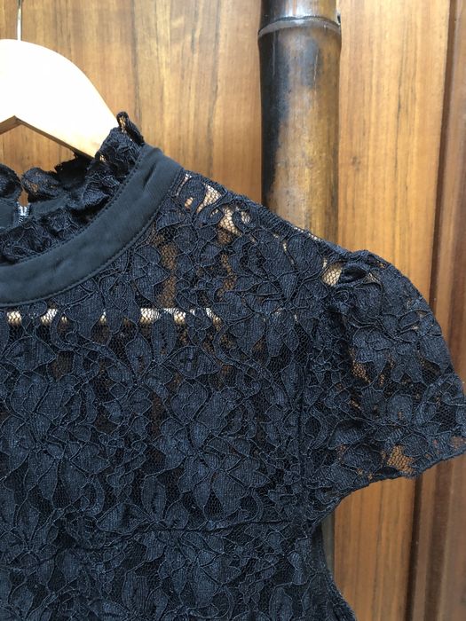 Vestido preto com renda e seda