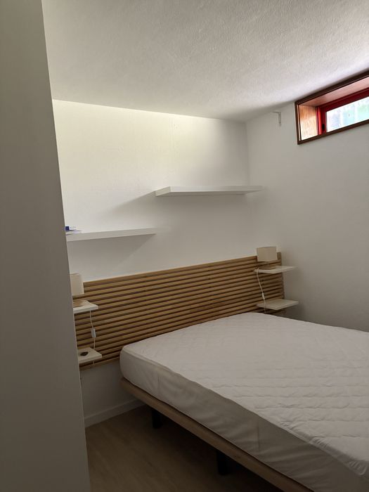 Alugo quarto junto ao metro de Santo Ovídio.