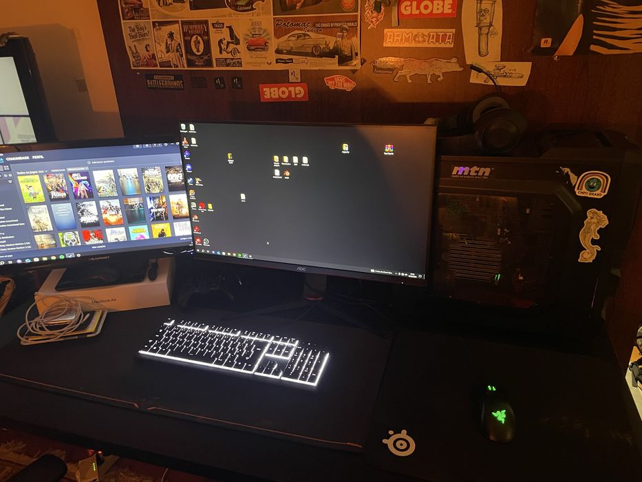 PC Gaming com Monitor Teclado e Rato