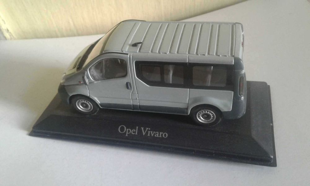 1:43 Minichamps Opel Vivaro Van 2001 Red Metallic 430040561 Modellino
