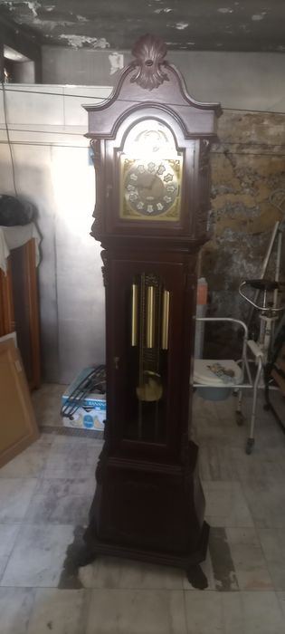 Relógio de pé alto