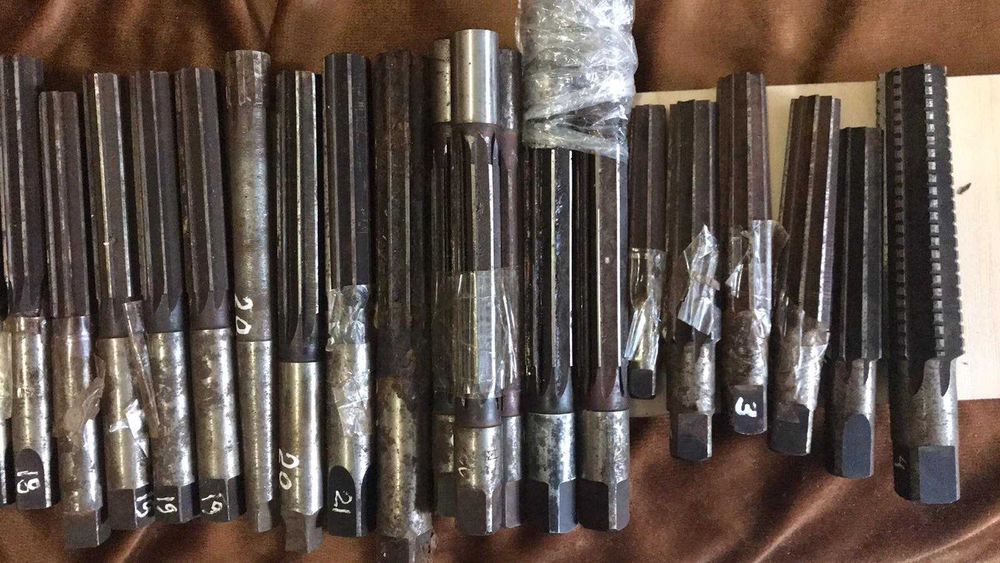 розгортки / развертки /свердла/ сверла , метчики,  фрезы  новые