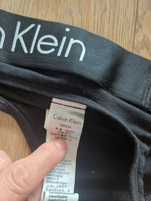 Majtki, bieliza stringi Calvin Klein S czarne