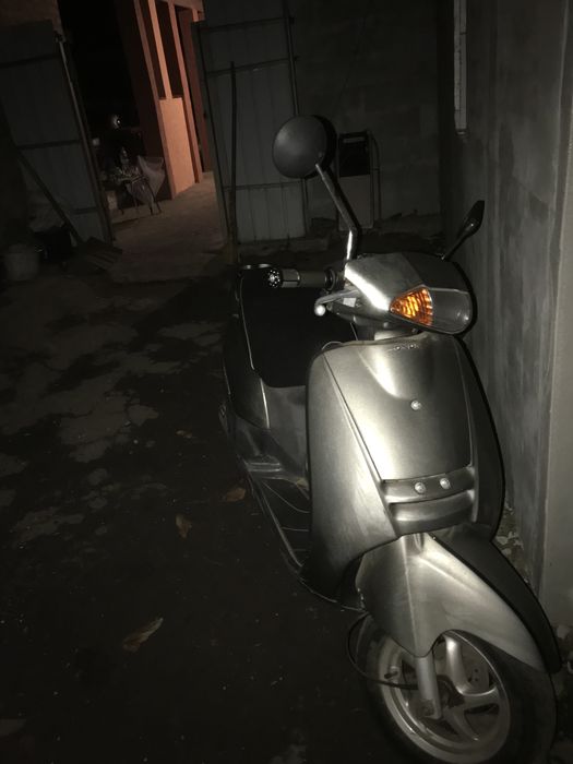 Скутер Honda Lead  100 кубів