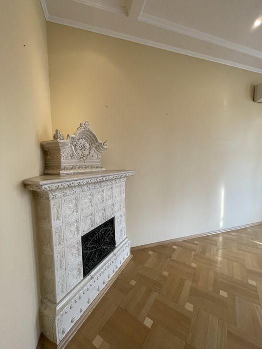 Продаж квартири в австрійському будинку франківський р-н