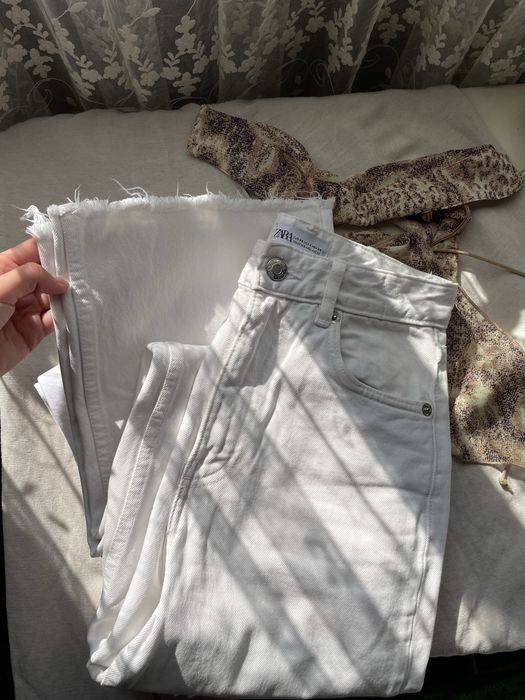 Біля джинси Zara