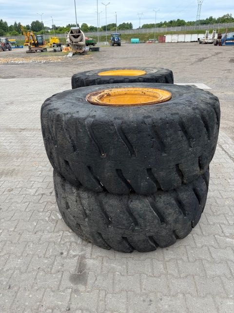 4 KOŁA komplet do ładowarki 23.5-25 felga 12 otworów