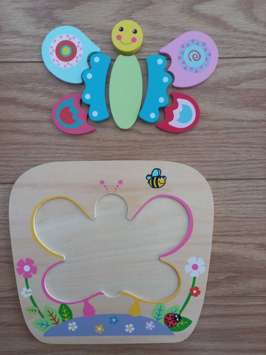Puzzle de madeira borboleta e pequeno tambor noddy