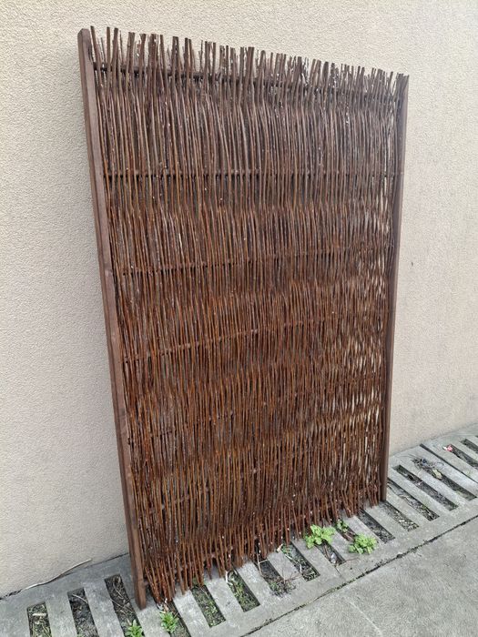 Płot wiklinowy , przyslona , ogrodzenie.