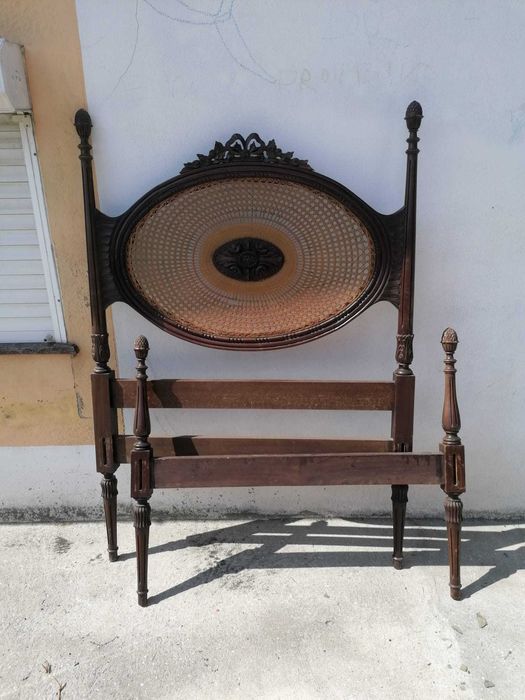 Cama de Palha e Cadeira