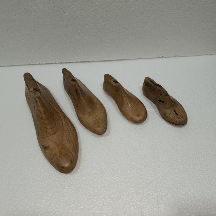 Conjunto Vintage de 4 Moldes de Sapatos Vintage em Madeira