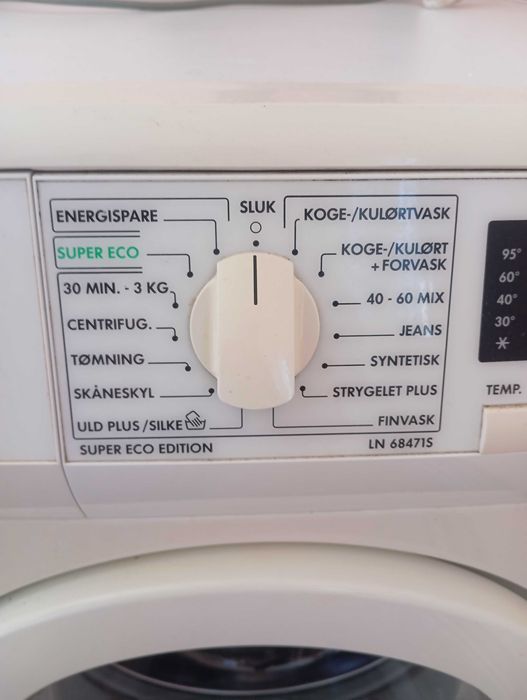 Пральна машина AEG.