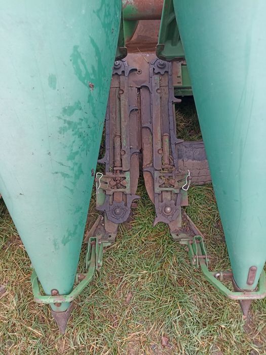 Продам жатку кукурудзну Джон дир