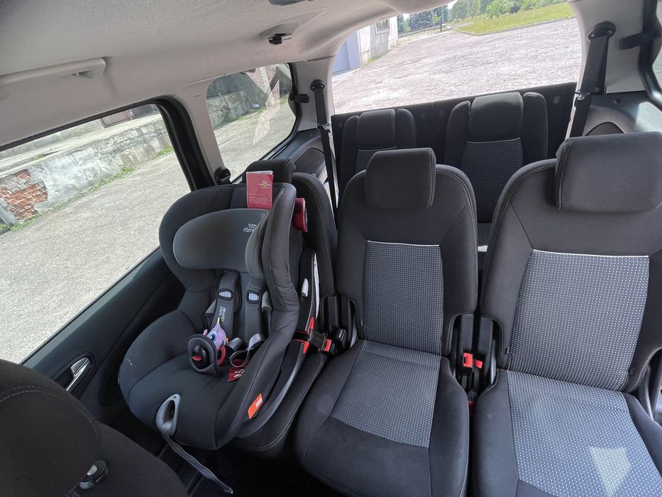 Сімейний автомобіль Ford Galaxy