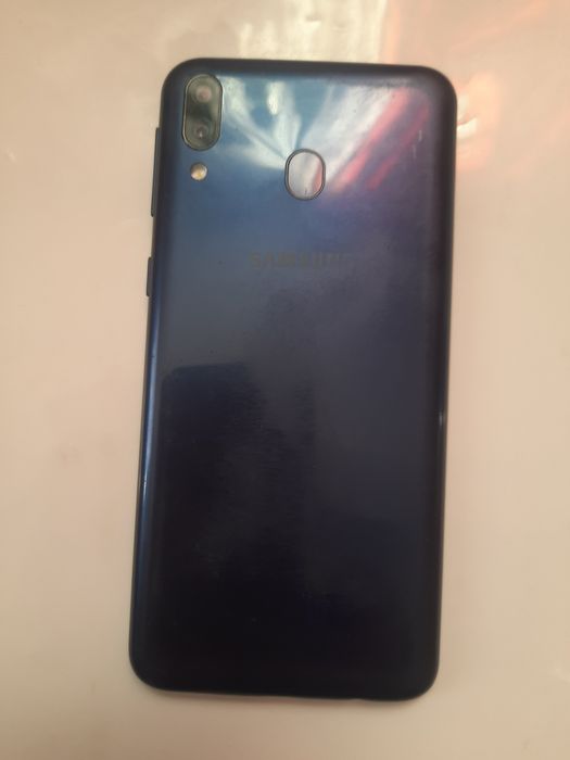 Продам samsung M20 4/64Gb