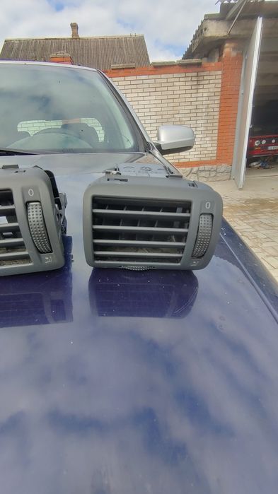 Дефлектор центральний лівий правийpassat B5 b5.5 кольору