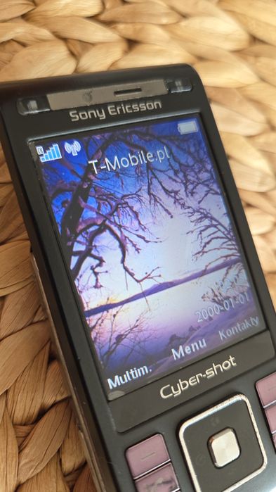 Kolekcjonerski Sony Ericsson C905 Bez simloka