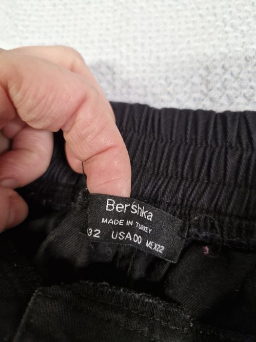 Spodnie jeansowe Bershka 32