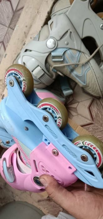 Продам две пары роликиков !