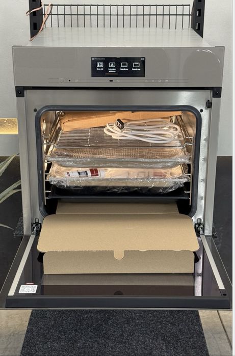 Сама топова модель духовки з пароваркою DGC 7860 HCXPRo