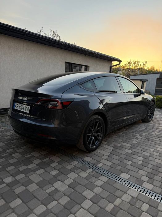 Продам електромобіль модель Tesla 3
