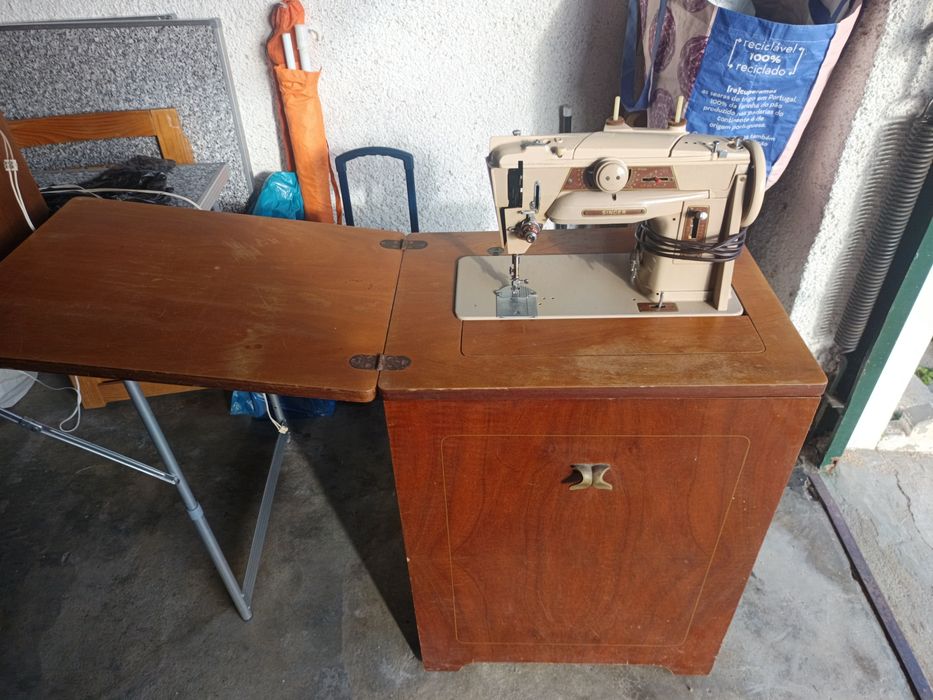 Vendo máquina de costura Singer