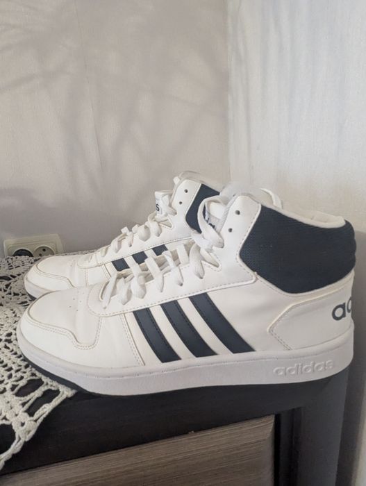 Чоловічі кросівки Adidas Hoops 3.0 Mid .