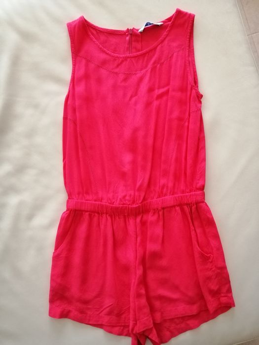Vestidos e macacões