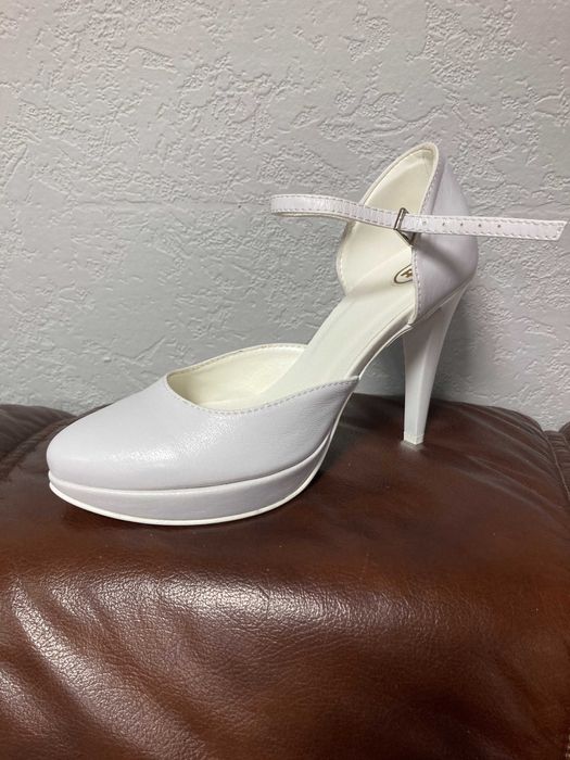 Nowe buty, czółenka białe, r. 36, 37, 39, 40, 41 wys. 10,5 wyprzedaż