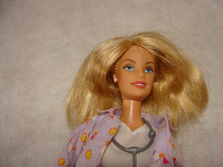 Boneca Barbie Baby Doctor - Happy Family (lavender lab coat)