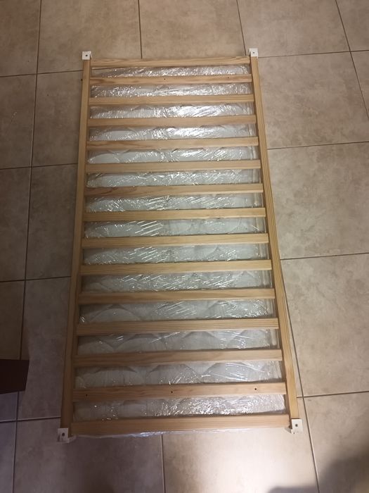 Cama de bebé igual a nova