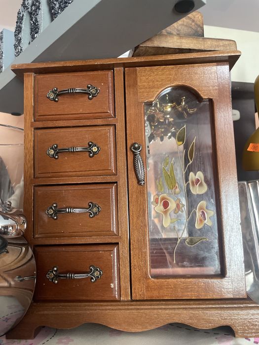 Продам вінтажну деревяну шкатулку для прикрас