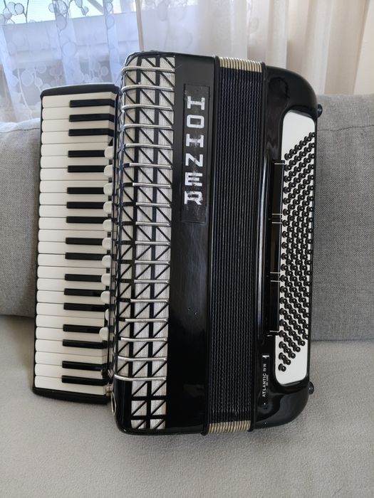 Akordeon Hohner Atlantic 4 N De luxe 120 basów