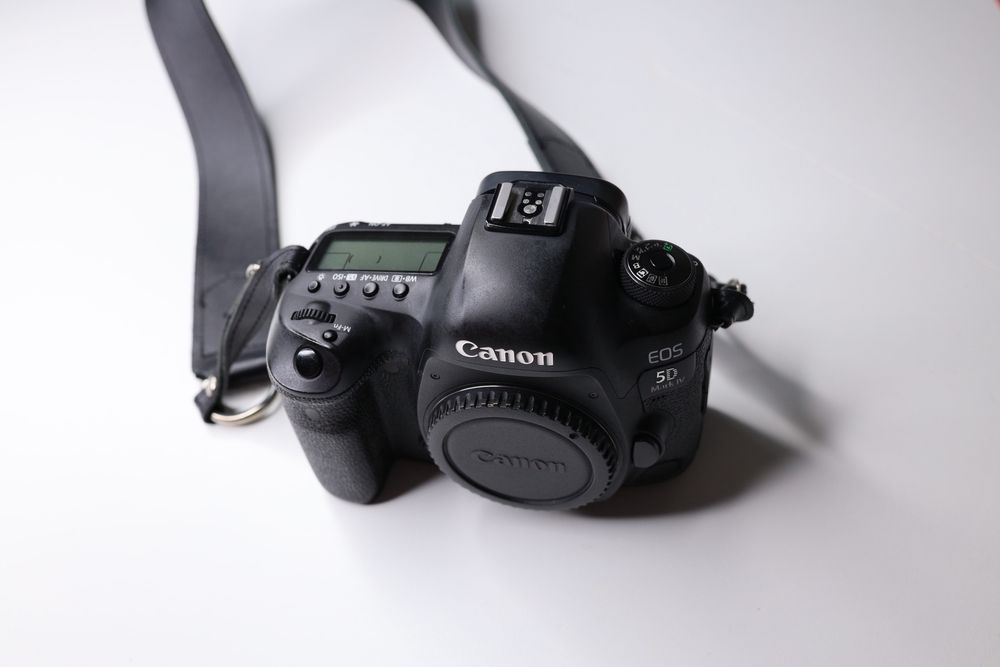Sprzedam lustrzanka Canon EOS 5D Mark IV