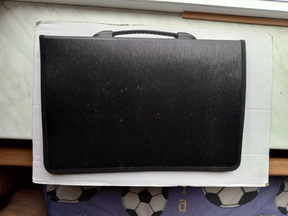 Портфель пластиковый, чёрный