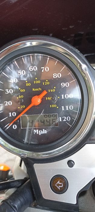 Xonda CB400 vteс 1