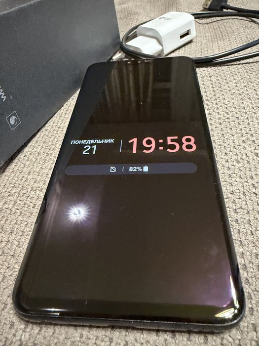 Мобильный телефон LG V409N 128 Гб