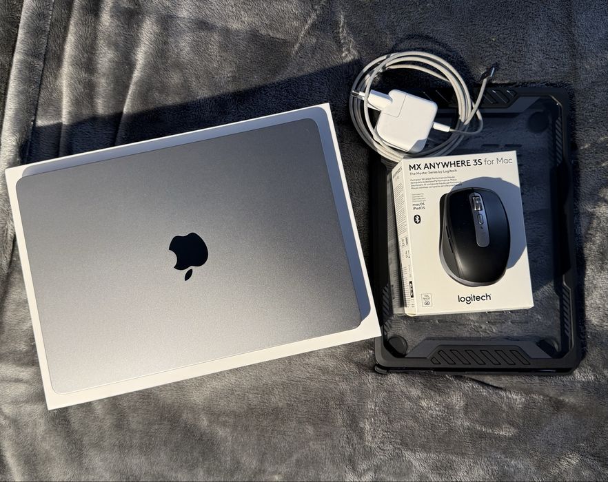 MacBook air M2 8/256 + akcesoria