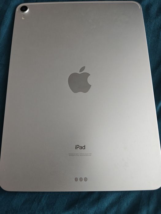 В ідеальному стані Ipad 11 pro  64gb