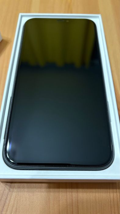 Iphone 11, czarny, 64GB