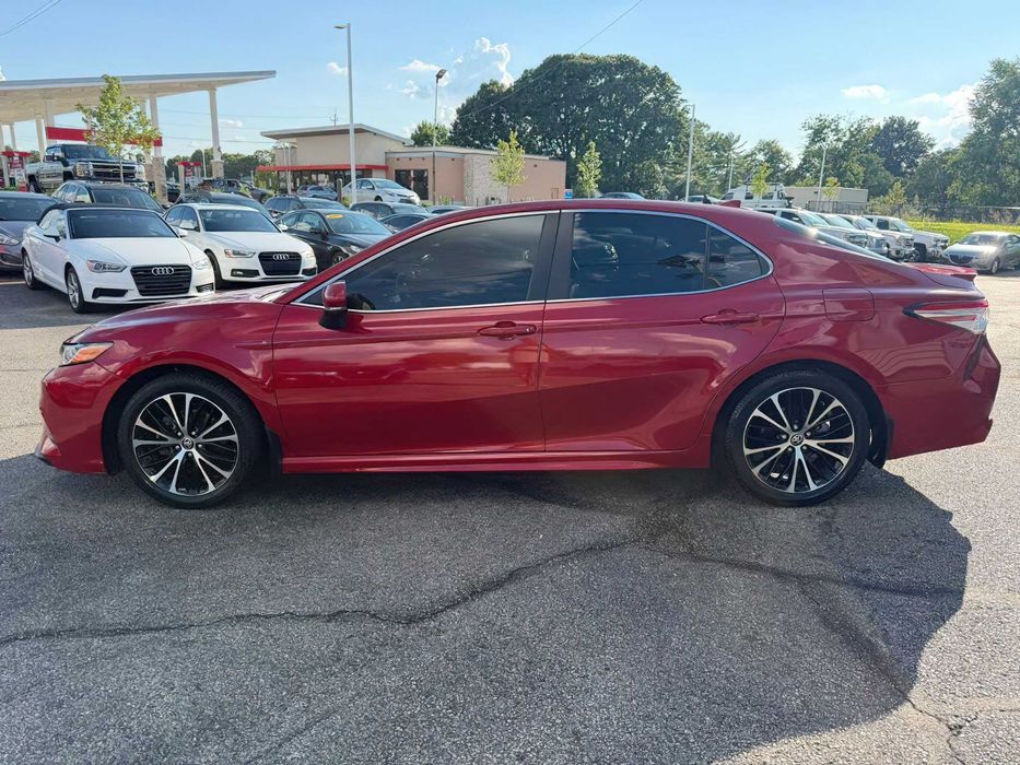 Toyota Camry      2020