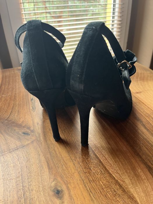 Oddam buty rozmiar 39 obcas botki