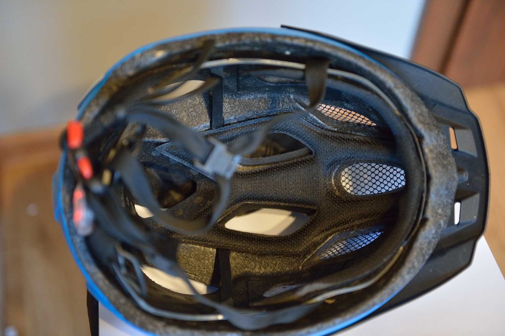 Kask rowerowy ABUS L (58–62 cm) z lampką LED